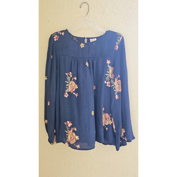 Fig and Flower Chic Blouse Top Shirt Blue with Flowers Rayon Blend Plus Size 1X - Picture 2 of 3